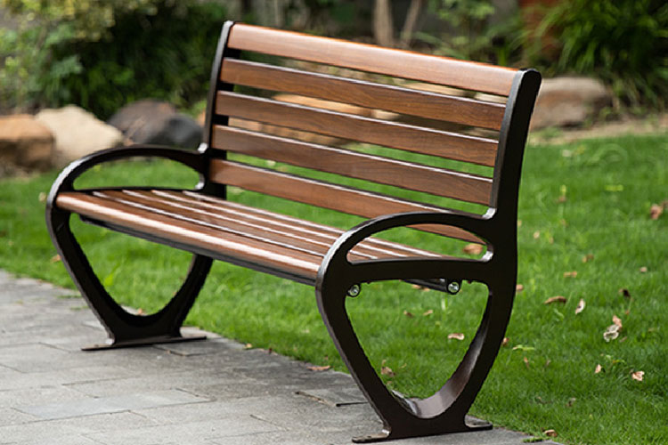 What Really Matters When Choosing the Best Outdoor Bench 